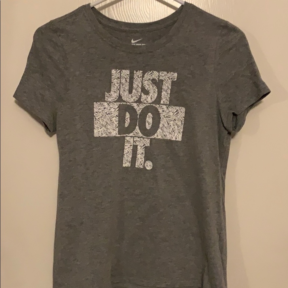 Nike girls tee